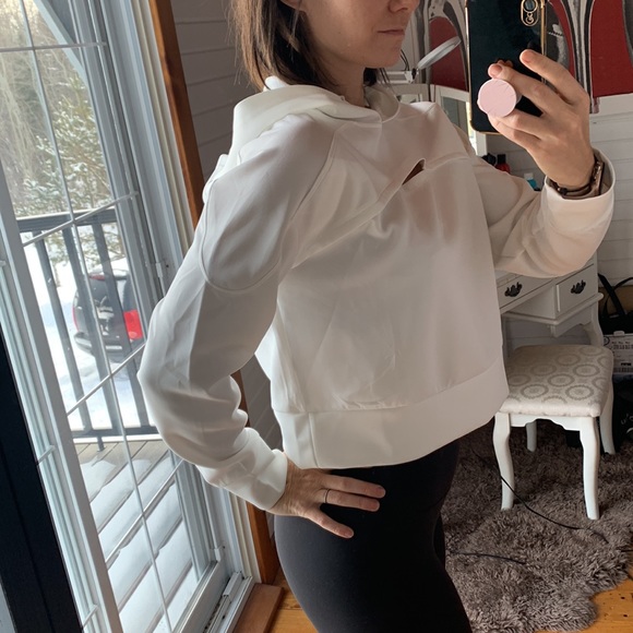 Brand new crop hoody with cutout - Picture 2 of 4